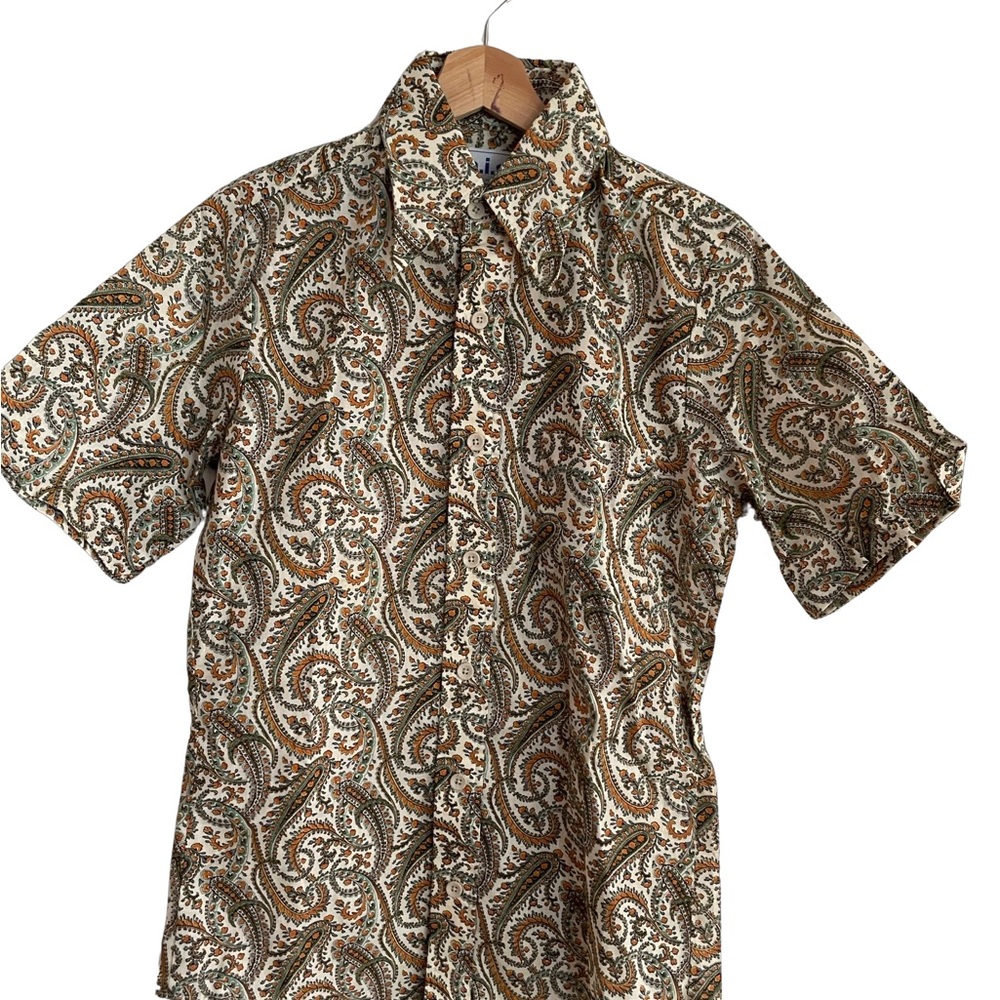 Perfect fall shirt made in USA  size small nwot.